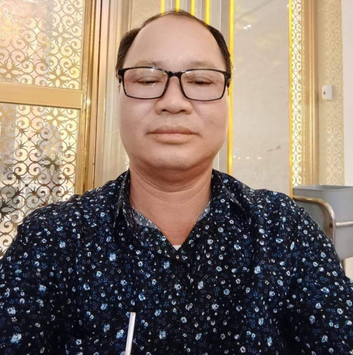 អភិបាលស្រុកសាមគ្គីមានជ័យ ពិតជាដៃត្រង់មែន គប់គោងាប់មួយដុំថ្ម ព្រោះចូលស៉ីស្មៅ