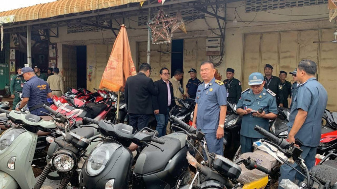 រថយន្តវីរៈប៊ុនថាំដឹកម៉ូតូរត់ពន្ធ កាលពីជាង១ខែមុន ជាប្រភពសមត្ថកិច្ចស្វែងរកដល់ទីតាំងលក់