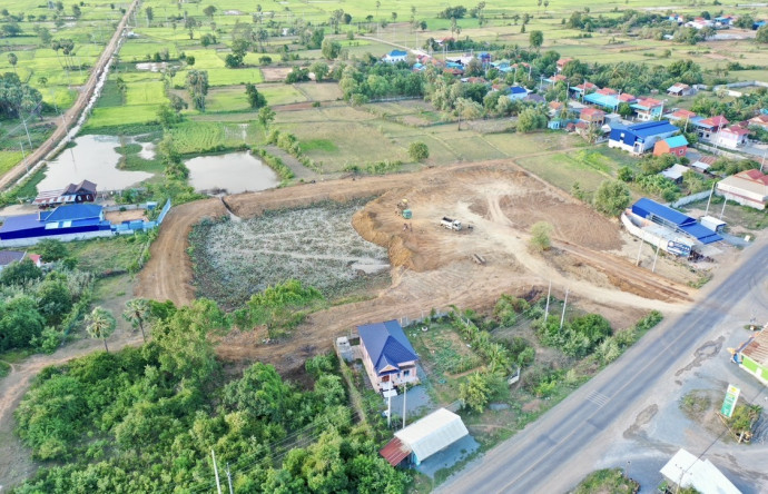 ករណីលក់ត្រពាំងទឹករួម|ភាពអនាធិបតេយ្យនៃការដឹកជញ្ជូនដីល្មើសបច្ចេកទេសច្បាប់បានយ៉ាងរលូន